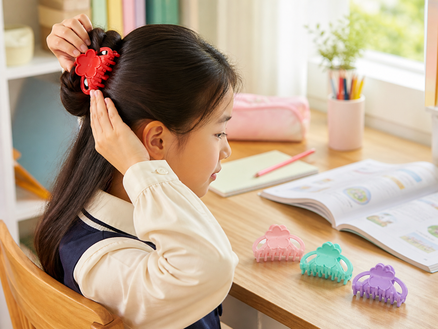 Four-color flower hair claw clip set